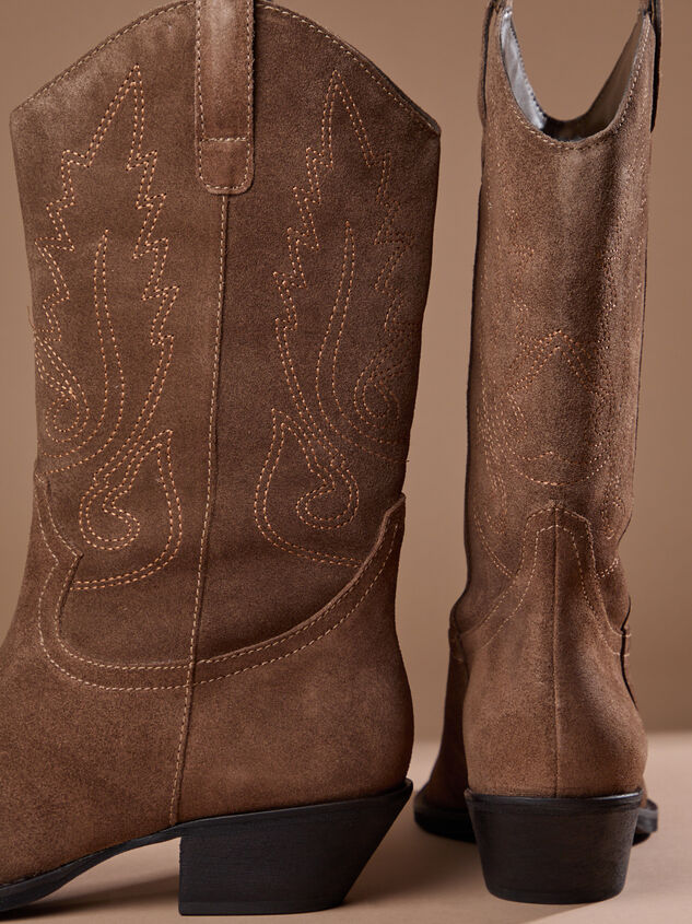 Gaucho Western Boots Detail 3 - TULLABEE