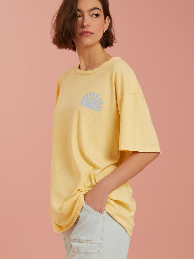 Here Comes The Sun Graphic Tee Detail 4 - TULLABEE