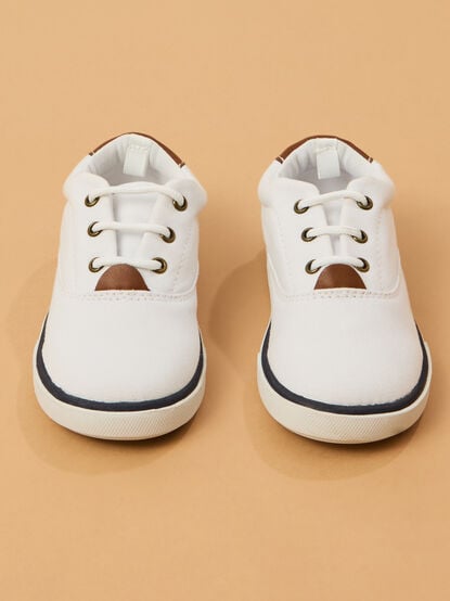 Logan Canvas Sneaker - TULLABEE