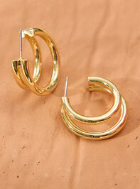 18k Gold Dipped Double Hoop Earrings Detail 2 - TULLABEE