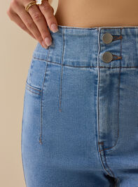 Noah Flared Jeans Detail 3 - TULLABEE