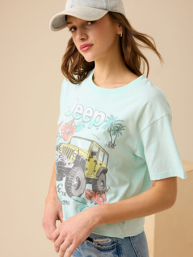 Hibiscus Jeep Cropped Graphic Tee Detail 3 - TULLABEE