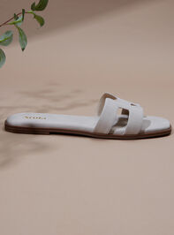 Everlee Wide Width Sandals Detail 3 - TULLABEE