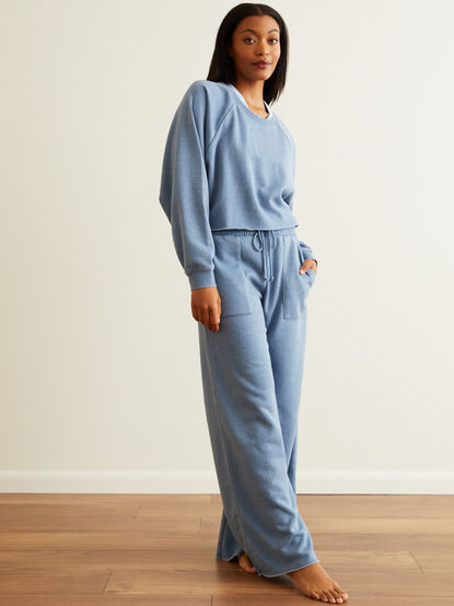 Pump It Up Crew Pullover - TULLABEE