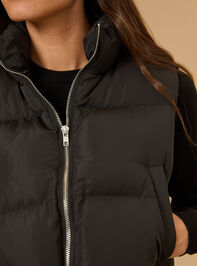 Nora Cropped Puffer Vest Detail 3 - TULLABEE