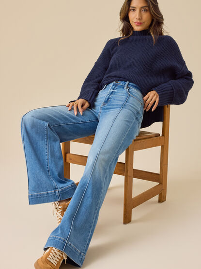 Zinnia Front Seam Flare Jeans - TULLABEE