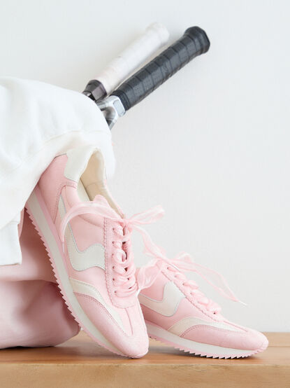 B.ntcd Sneakers By Byrdie Golf x Dolce Vita - TULLABEE