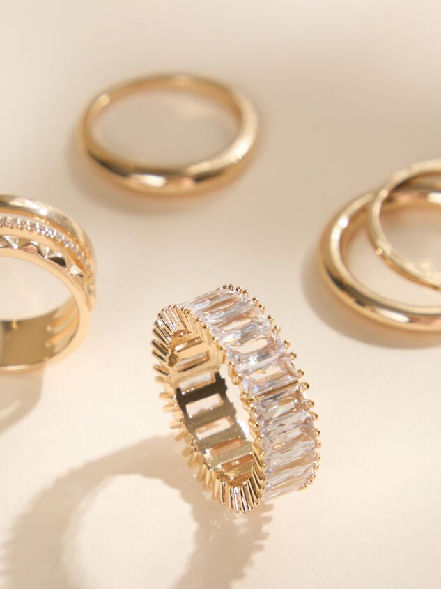 Glitzy Gold Ring Set Detail 2 - TULLABEE