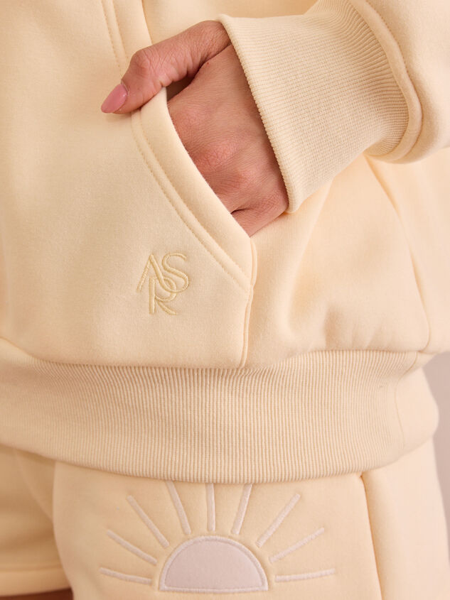 Stay Golden Hoodie Detail 5 - TULLABEE