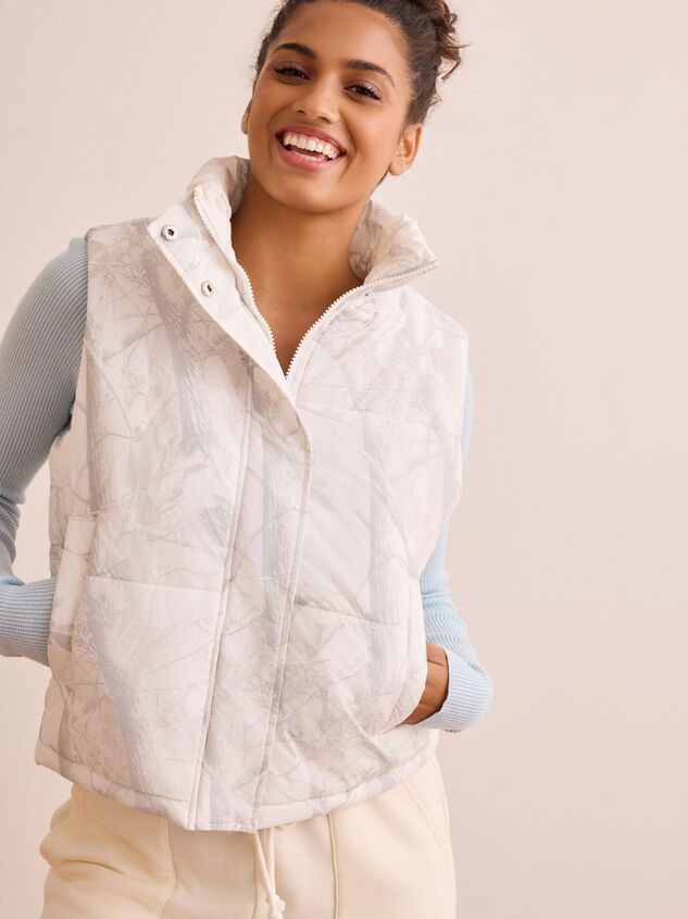 Wander Camo Puffer Vest Detail 4 - TULLABEE