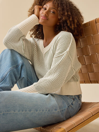 Ophelia Cropped Matte Chenille Sweater - TULLABEE