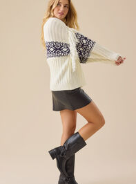 Anabella Oversized Fringe Pullover Detail 3 - TULLABEE