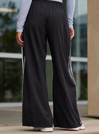 On The Run Detailed Pants Detail 4 - TULLABEE
