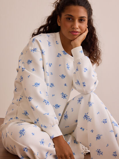 Floral Supersoft Crew Pullover - TULLABEE