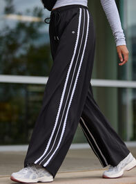 On The Run Detailed Pants Detail 3 - TULLABEE