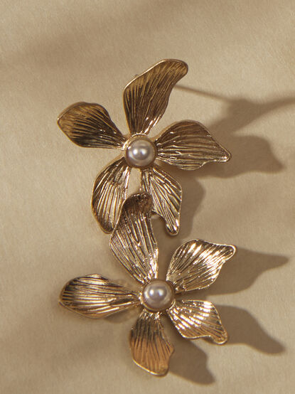 Pearl Flower Earrings - TULLABEE