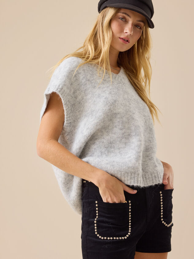 Bryton Oversized Sweater Vest Detail 3 - TULLABEE