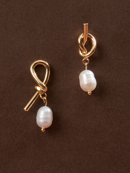 Juliet Knotted Pearl Earring - TULLABEE