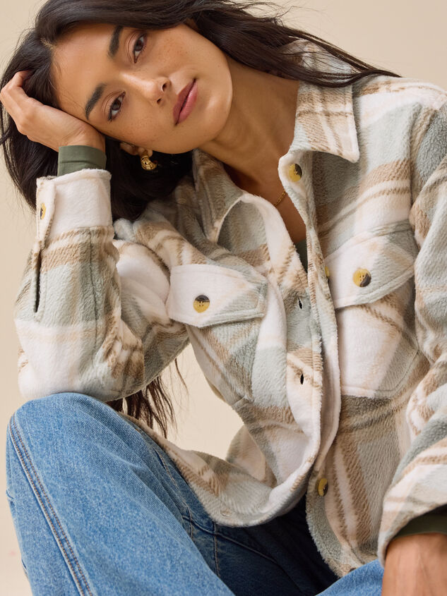 Cole Fleece Shacket Detail 2 - TULLABEE