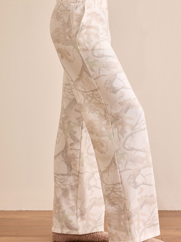 Modern Motion Camo Pants Detail 4 - TULLABEE