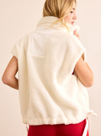 On The Move Sherpa Vest Detail 6 - TULLABEE