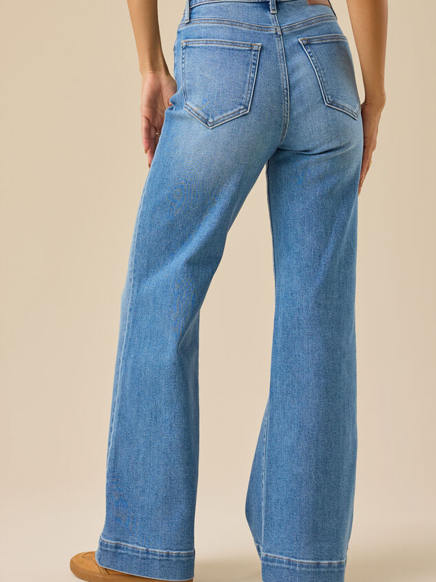 Zinnia Front Seam Flare Jeans Detail 5 - TULLABEE