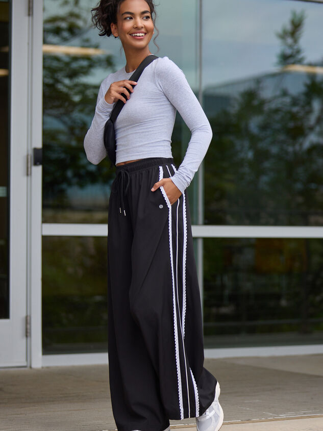 On The Run Detailed Pants Detail 6 - TULLABEE