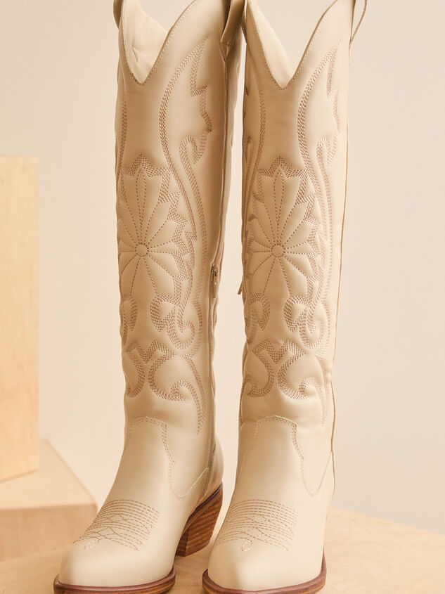 Kolt Stitched Western Boot Detail 2 - TULLABEE