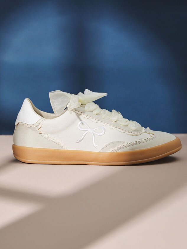 Julie Bow Lace Sneakers Detail 4 - TULLABEE