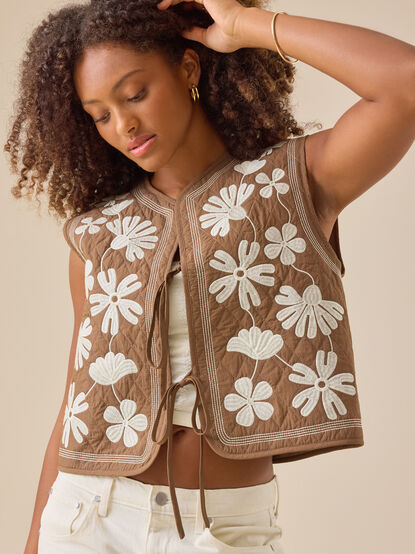 Carolina Floral Embroidered Vest - TULLABEE