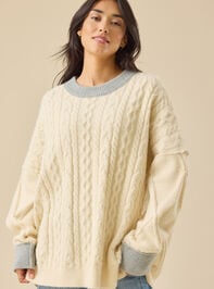 Cecily Oversized Cable Sweater Detail 2 - TULLABEE