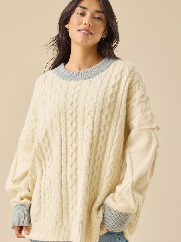 Cecily Oversized Cable Sweater Detail 2 - TULLABEE