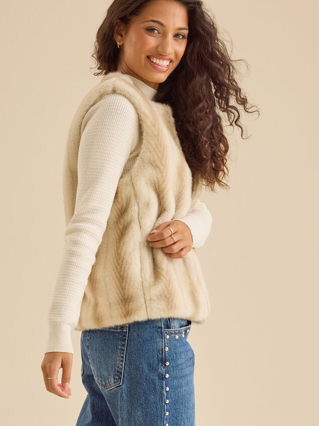 Amery Fur Vest Detail 4 - TULLABEE