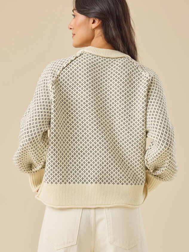 Raya Boxy Sweater Detail 5 - TULLABEE