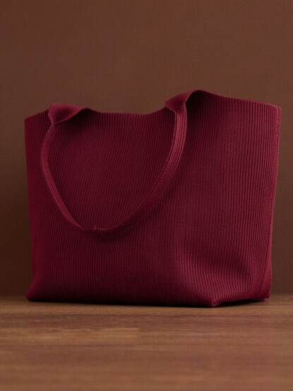 Robbie Tote - TULLABEE