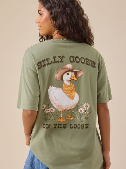 Silly Goose Oversized Graphic Tee - TULLABEE