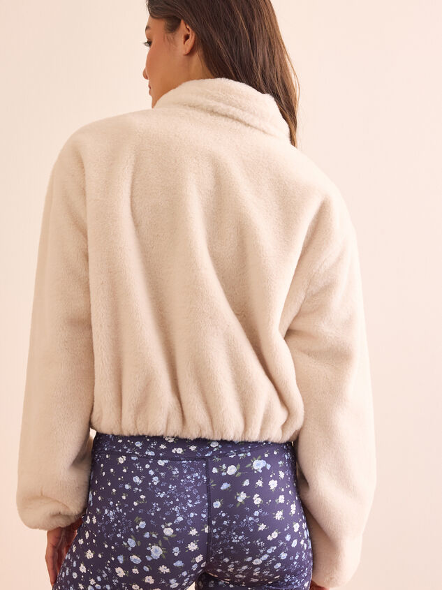 Luxe Warmth Faux Fur Jacket Detail 5 - TULLABEE