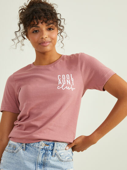 Cool Aunt Club Graphic Tee - TULLABEE
