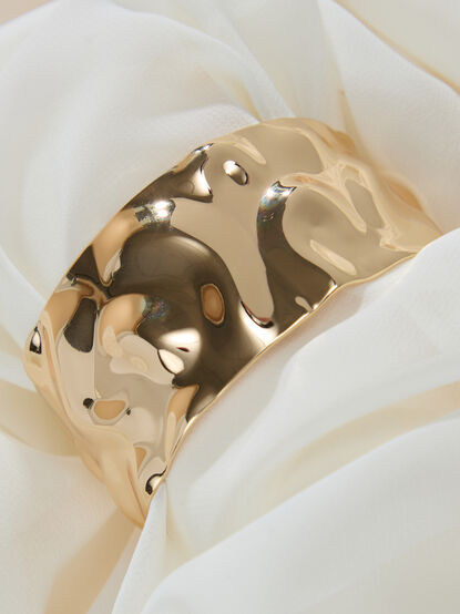 Gia Hammered Cuff Bracelet - TULLABEE