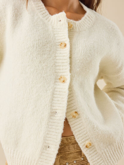 Leigh Oversized Cozy Cardigan - TULLABEE
