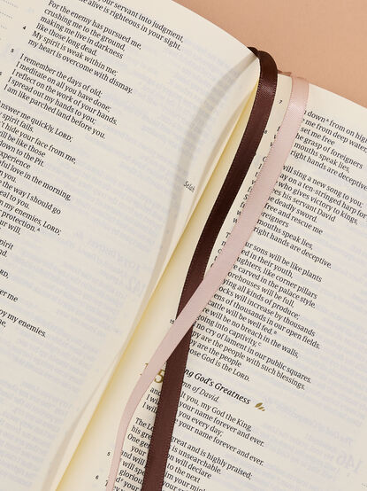 Hosanna Revival Notetaking Bible- Edinburgh Theme - TULLABEE