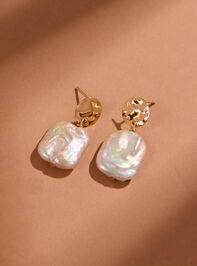 Hammered Pearl Dangle Earrings - TULLABEE