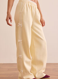 Pit Stop Bow Sweatpants Detail 3 - TULLABEE