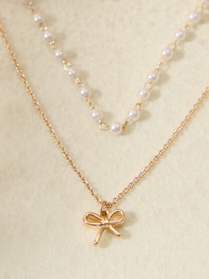 Bow Charm Pearl Layered Necklace - TULLABEE