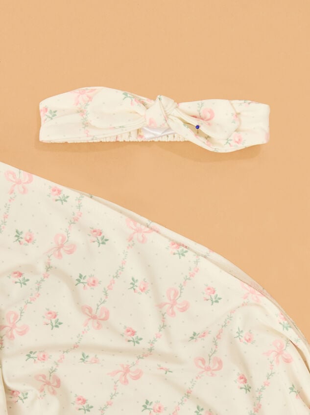 Buds & Bows Swaddle with Headband Detail 2 - TULLABEE