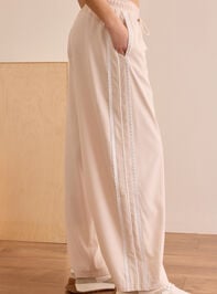 On The Run Detailed Pants Detail 5 - TULLABEE