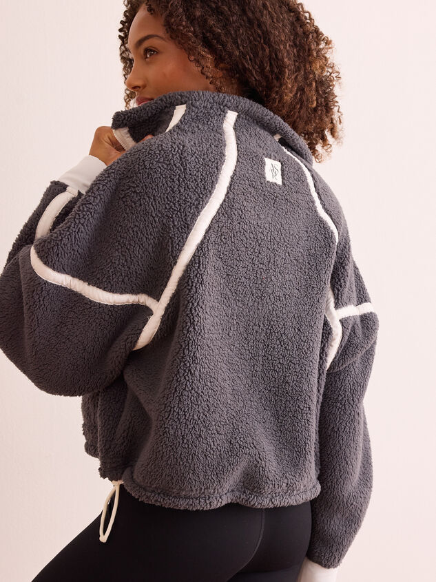 Sprint Sherpa Quarter Zip Detail 6 - TULLABEE