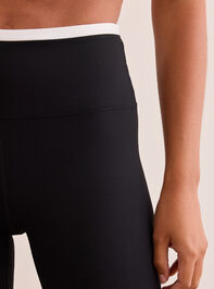 Power Pose Leggings Detail 3 - TULLABEE