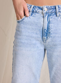 Savvy Straight Leg Jeans Detail 3 - TULLABEE