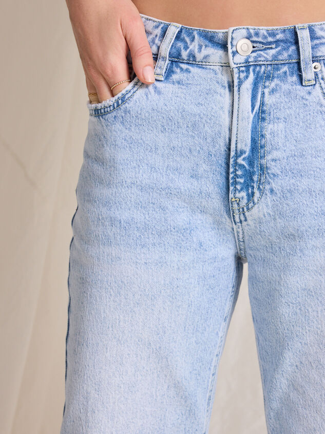 Savvy Straight Leg Jeans Detail 3 - TULLABEE